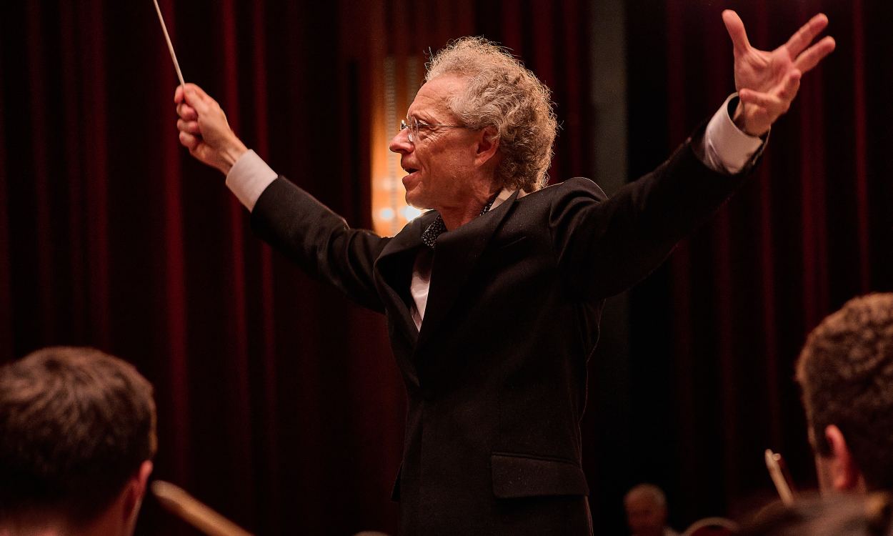 Robert Lehrbaumer, der Pianist und langjährige künstlerische Leiter der Reihe, will ein vielseitiges Programm bieten und nimmt beim ersten Konzert selbst an der Domorgel Platz. (Foto: Klaus Engelmayer)