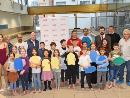 St. Pölten setzt Maßstäbe: Über 11.000 Kinder lernen seit 2022 in St. Pölten Schwimmen dank innovativer Kurse.  Am Foto: Eine Volksschulklasse beim Schwimmkurs in der Aquacity. (Foto: Josef Vorlaufer) 