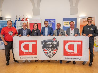 Alexander Rakowitz (Organisator Austrian Trophy), Gerald Berger (Gründer Austiran Trophy), Ilse Stöger, (Leiterin Sportland NÖ), Philipp Gerstenmayer (Landtagsabgeordneter), Frankie Schinkels (Fußball-Legende), Heinz Hauptmann (Stadtrat), Paul Scharner (ehem. Nationalteamspieler)