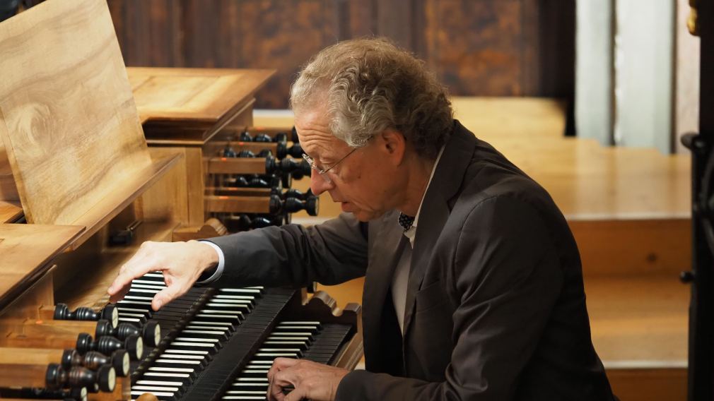 Der Intendant Robert Lehrbaumer übernimmt als Pianist und Organist selbst den Auftakt zum Veranstaltungsreigen der Meisterkonzerte. (Foto: Lukas Kalteis)