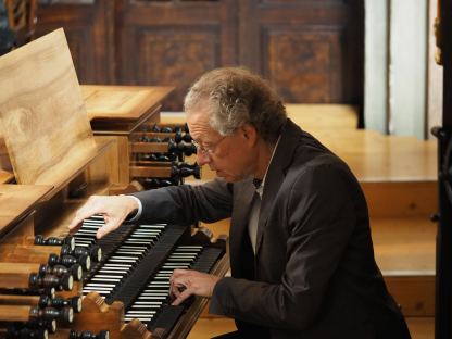 Der Intendant Robert Lehrbaumer übernimmt als Pianist und Organist selbst den Auftakt zum Veranstaltungsreigen der Meisterkonzerte. (Foto: Lukas Kalteis)