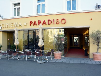 Blick auf Hausfassade vom Cinema Paradiso. (Foto: Josef Vorlaufer).