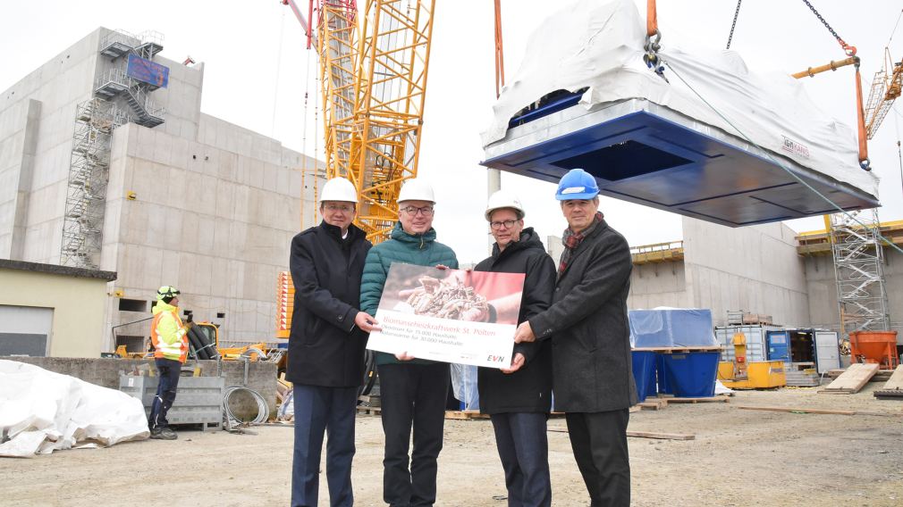 vlnr: Bürgermeister Matthias Stadler, LH-Stv. Stephan Pernkopf, EVN Vorstandssprecher Stefan Szyszkowitz und Geschäftsführer Thomas Salzer (Foto: Josef Vorlaufer)