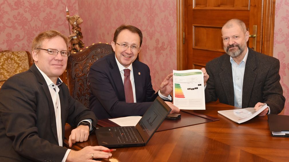 Drei Personen an einem Tisch. (Foto: Vorlaufer)