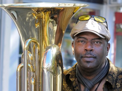 Jon Sass unterrichtet Tuba an der Musikschule. (Foto: Vera Schulter)