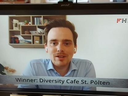 Das Team des Büros für Diversität freut sich über eine hohe Auszeichnung – den Österreichischen Verwaltungs-Sonder-Preis 2021 für das Diversity Café St. Pölten. (Foto: Mariella Schlossnagl)