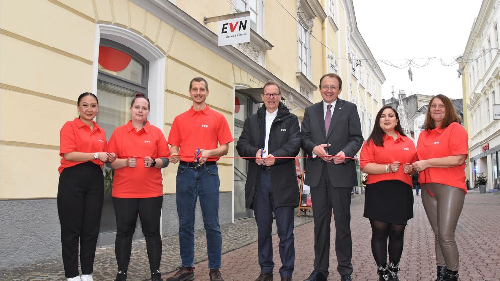 Sieben Personen in der Linzer Straße. (Foto: Vorlaufer)