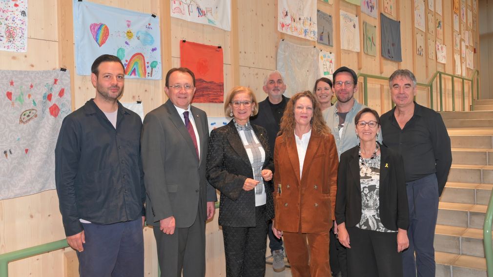 9 Personen im KinderKunstLabor. (Foto: Vorlaufer)