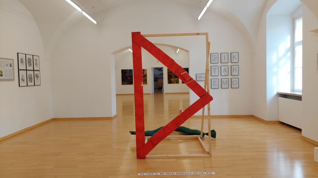 Das Stadtmuseum wird mit der Ausstellung des Künstlerbundes einmal mehr zu einem Zentrum für moderne Kunstwerke. (Foto: Lukas Kalteis)