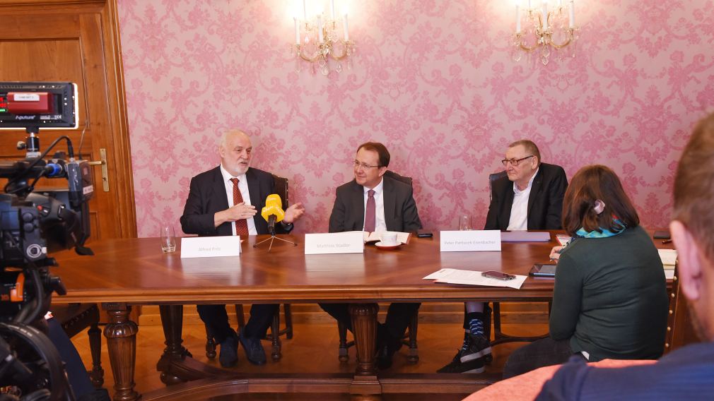 Aufnahme von der Pressekonferenz zur Bertha von Suttner Uni. (Foto: Vorlaufer)