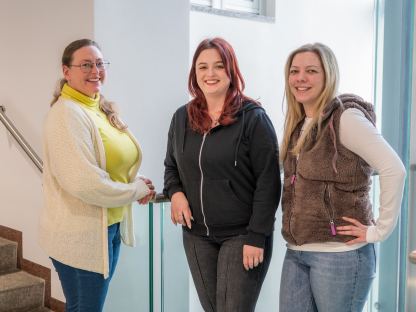 Martina Eigelsreiter, Julia Höllmüller und Nadine Lojka vom Büro für Diversität der Stadt St. Pölten. (Foto: Christian Krückel)