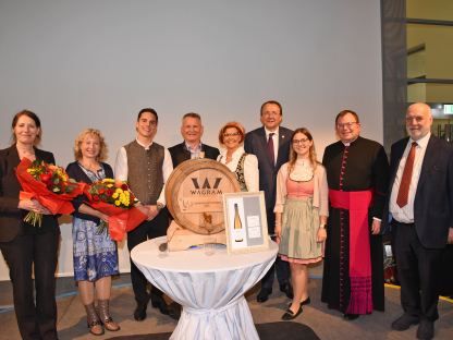 Der Hauptstadtwein 2025 wurde am 12. November 2024 im feierlichen Rahmen gesegnet. Die zwei Veltliner in Grün und Rot tragen die Namen „Bertha“ und „Sigmund“.  (Foto: Josef Vorlaufer)