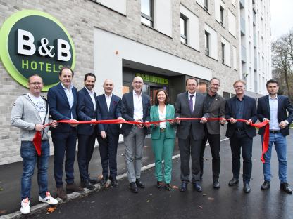 Zahlreiche Ehrengäste bei der Hoteleröffnung. (Foto: Vorlaufer)