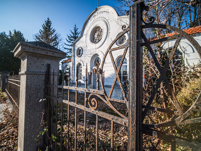 Außenaufnahme von der Zeremonienhalle beim jüdischen Friedhof. (Foto: Kalteis)