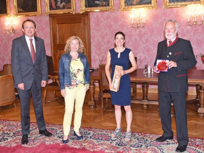 Bürgermeister Matthias Stadler, Eva Prischl, Veronika Harm und Gerhard Hackner. (Foto: Josef Vorlaufer)