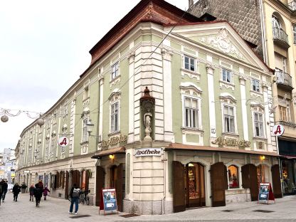 Historisches Gebäude und frischer Wind