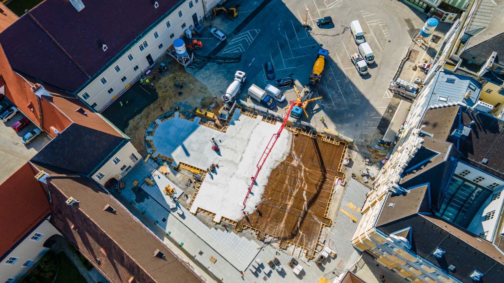 Betonierarbeiten am Domplatz