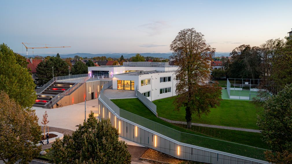 Der Grillparzer Campus von der Volksschule aus fotografiert. (Foto: Christian Krückel)