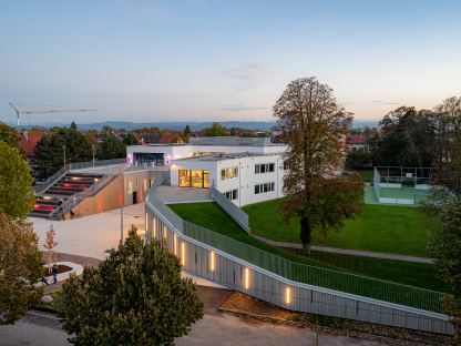 Der Grillparzer Campus von der Volksschule aus fotografiert. (Foto: Christian Krückel)