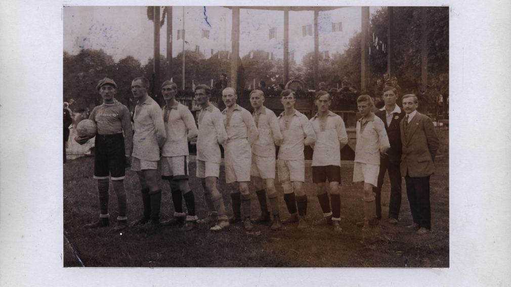 Erste Kampfmannschaft bei der Gründungsfeier des Sturm 19 im Jahr 1919. Foto: Stadtarchiv St. Pölten