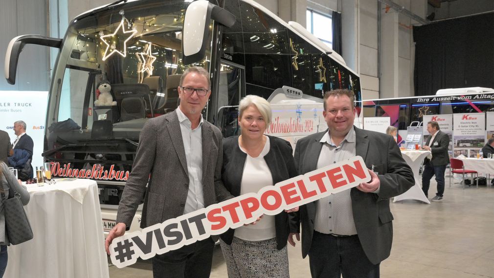 Tourismusdirektor Stefan Bauer, Bereichsleiterin der Niederösterreich-Werbung GmbH Michaela Zeiler und Michael Kurze von Busreisen CC bei der BTB-Fachmesse im VAZ. (Foto: Josef Vorlaufer)