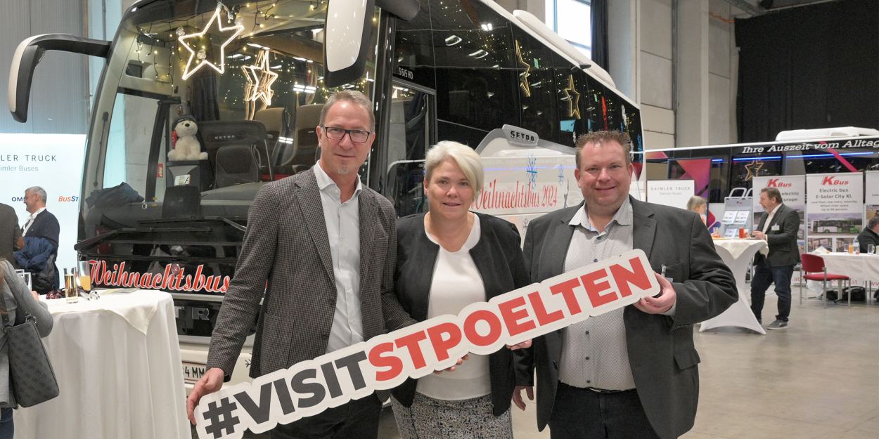 Tourismusdirektor Stefan Bauer, Bereichsleiterin der Niederösterreich-Werbung GmbH Michaela Zeiler und Michael Kurze von Busreisen CC bei der BTB-Fachmesse im VAZ. (Foto: Josef Vorlaufer)