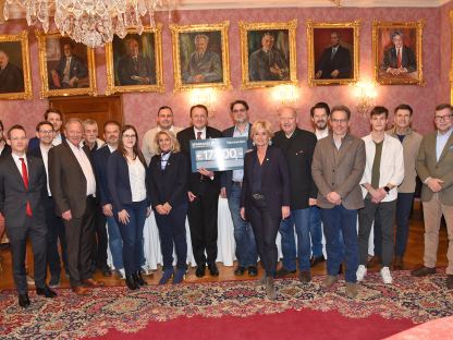 Gruppenfoto der Serviceclubs mit Bürgermeister Matthias Stadler. Foto: Josef Vorlaufer