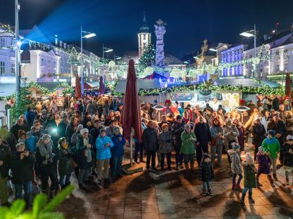 Der Christkindlmarkt am Rathausplatz. (Foto: Josef Bollwein)