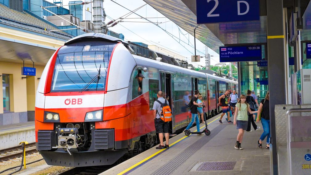 Foto von einem Zug im Bahnhof. (Foto: Vorlaufer)