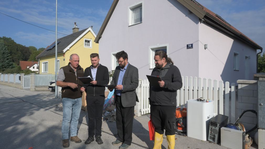 Vizebürgermeister Matthias Adl, Benjamin Pfeifer (Finanzabteilung), Vizebürgermeister Harald Ludwig und Clemens Parzer (Tiefbau) waren heute als Schadenskommission im Stadtgebiet im Einsatz. (Foto: Josef Vorlaufer)