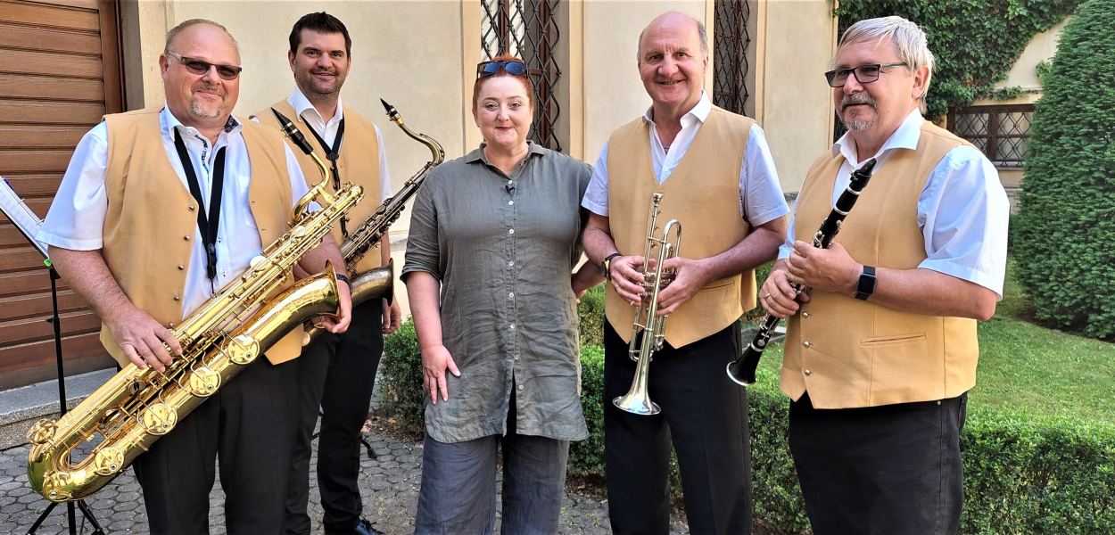 Das Dixie-Quartett mit Robert Rosenthaler und Josef Fahrngruber spielte im Karmeliterhof auf.