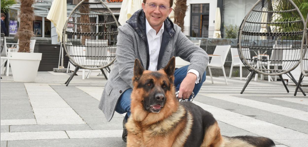 Matthias Stadler mit Schäferhund (Foto: Stadt St. Pölten)