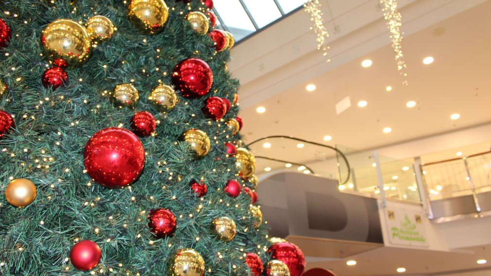 Weihnachtsbaum im Einkaufscenter: Foto: shoma marketing gmbh