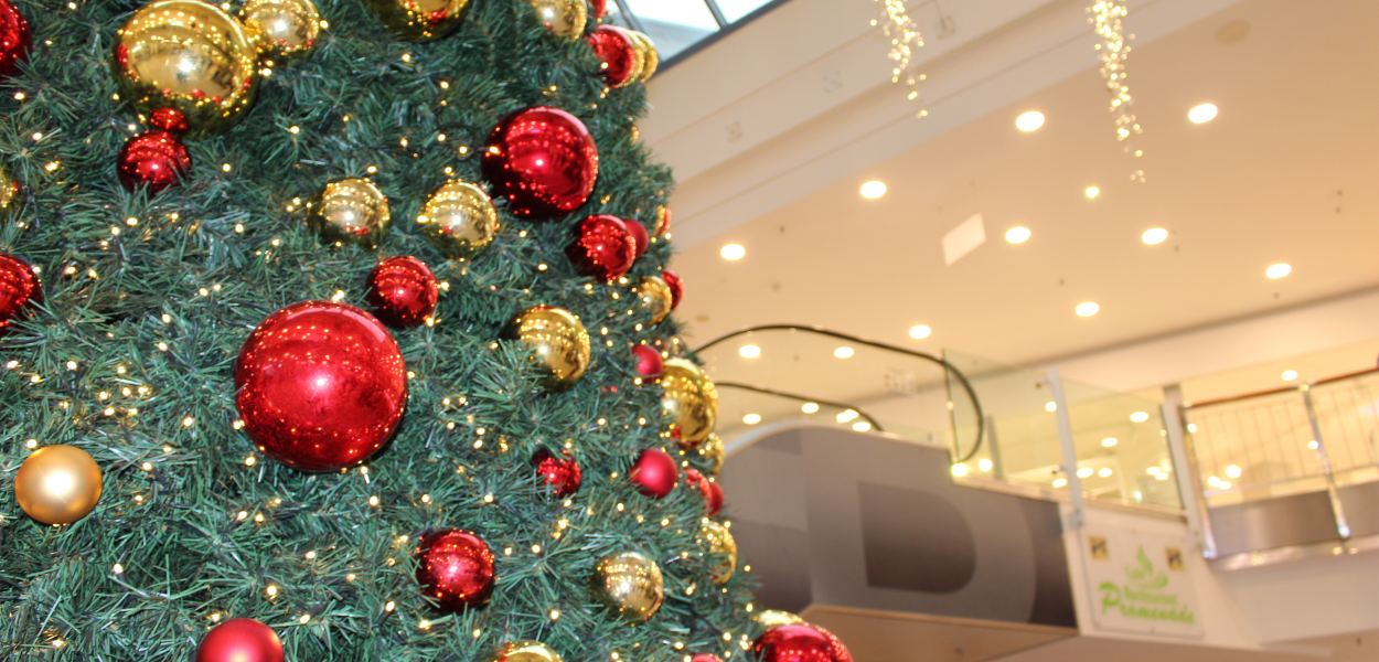 Weihnachtsbaum im Einkaufscenter: Foto: shoma marketing gmbh