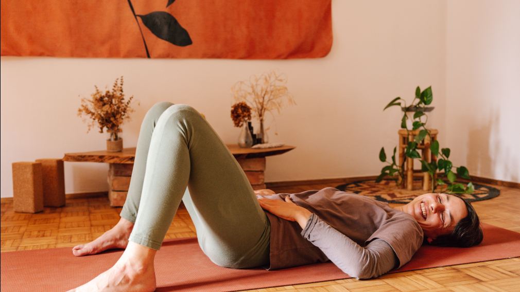 Gleich an zwei Terminen kann im Rahmen des Frauensalons mit Christina Kiehas alias YogenaYoga kostenfrei Online-Yoga via Zoom praktiziert werden. (Foto: Katrin Meindl)