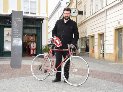 Vizebürgermeister Harald Ludwig mit Rad. (Foto: Josef Vorlaufer)