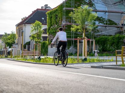 Ein Radfahrer beim neugestalteten Promenadenring. (Foto: Christian Krückel)