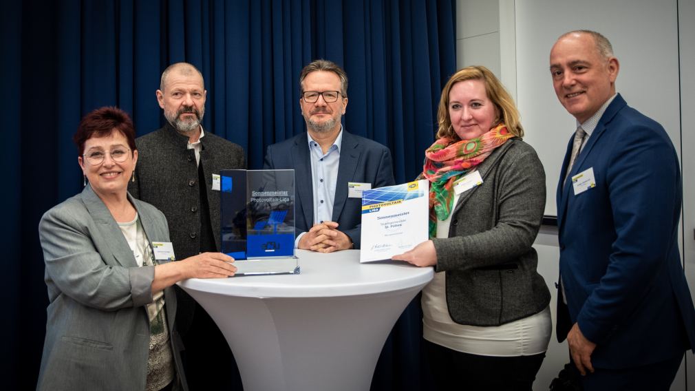 Renate Gamsjäger, Thomas Zeh, Christian Grüneis und Tatjana Fischer nehmen den Preis entgegen. Foto: Strobl