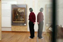 Besucher:innen in der Ausstellung 